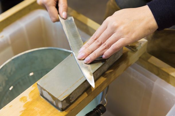 Knife sharpening experience with natural whetstones