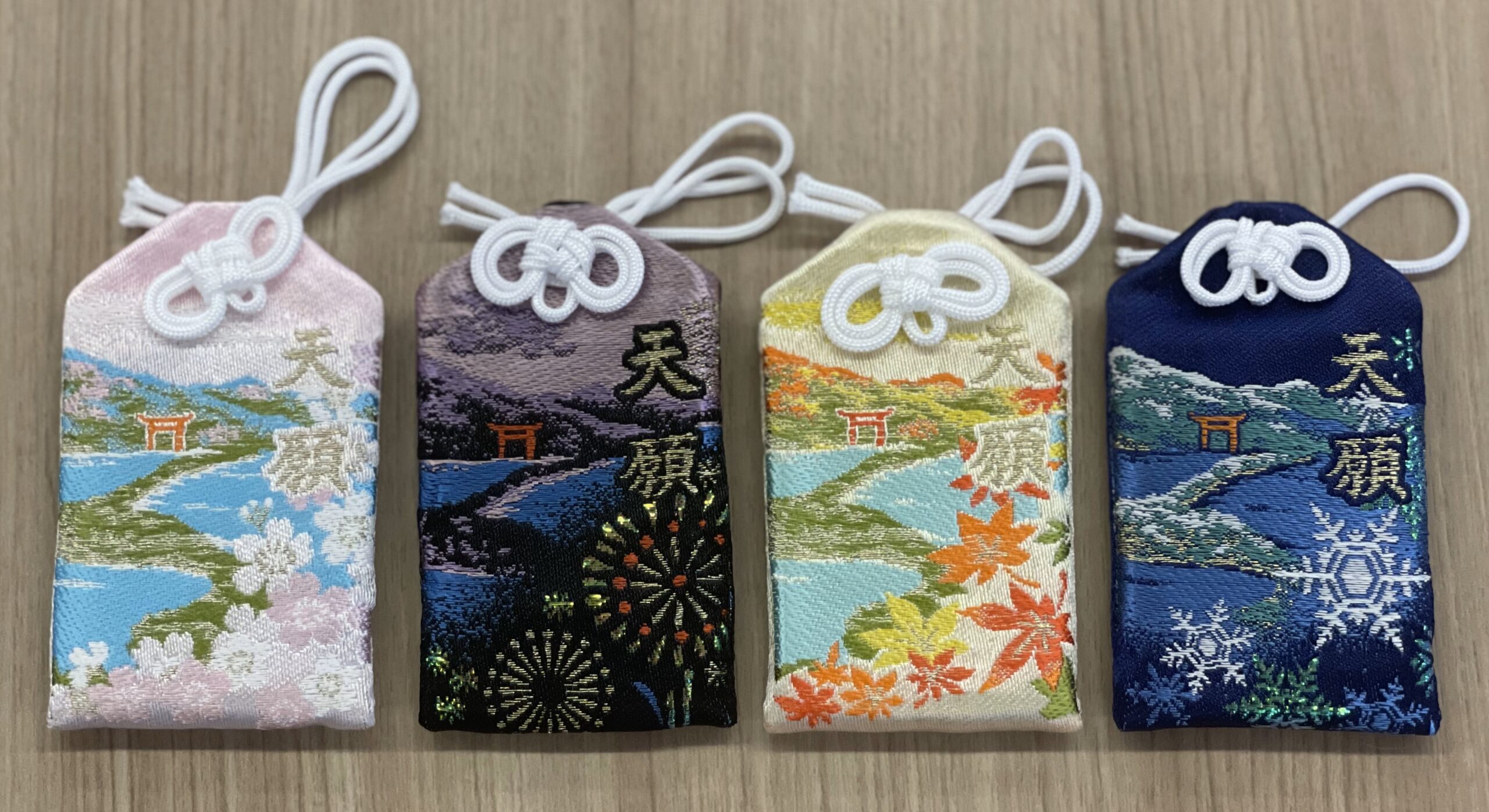 Tenganmamori Charm depicting four seasons