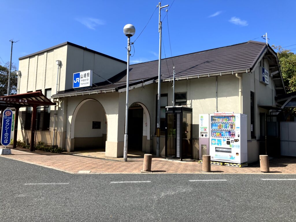 JR Yamazaki Station front